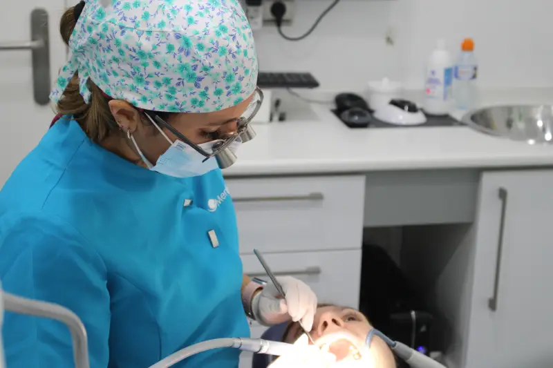 Proceso de implantación dental